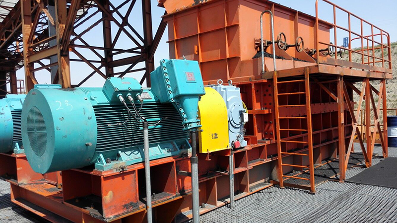 國(guó)電集團(tuán)西二礦出料&le;70mm處理量&le;2000t/h破碎機(jī)現(xiàn)場(chǎng)